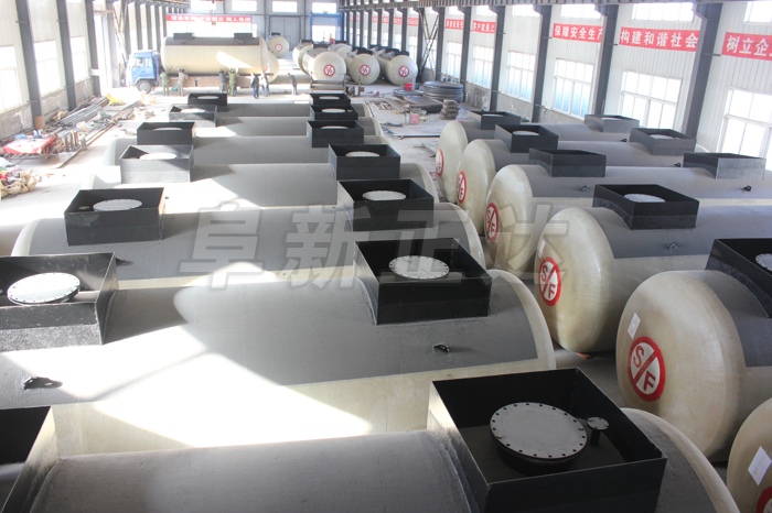 阜新正達(dá)金屬結(jié)構(gòu)制造有限公司的SF雙層油罐裝車發(fā)貨。