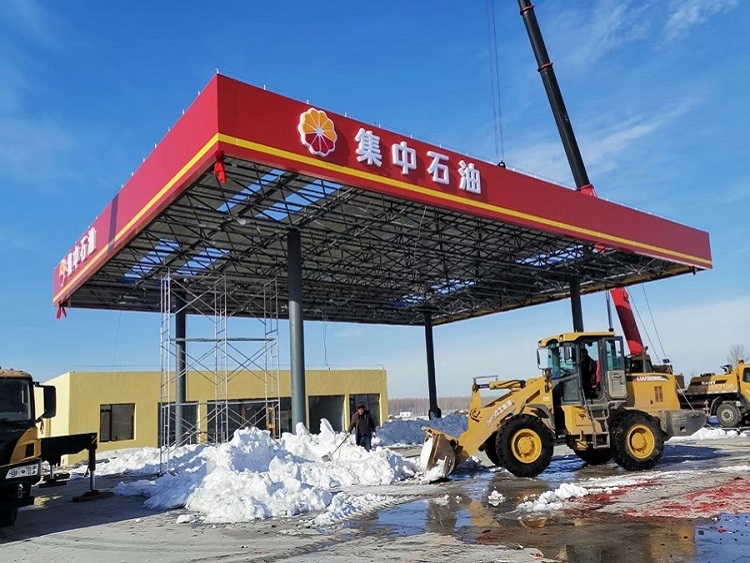 阜新暴雪過(guò)后，奮斗在集中加油站的阜新正達(dá)金屬結(jié)構(gòu)制造有限公司